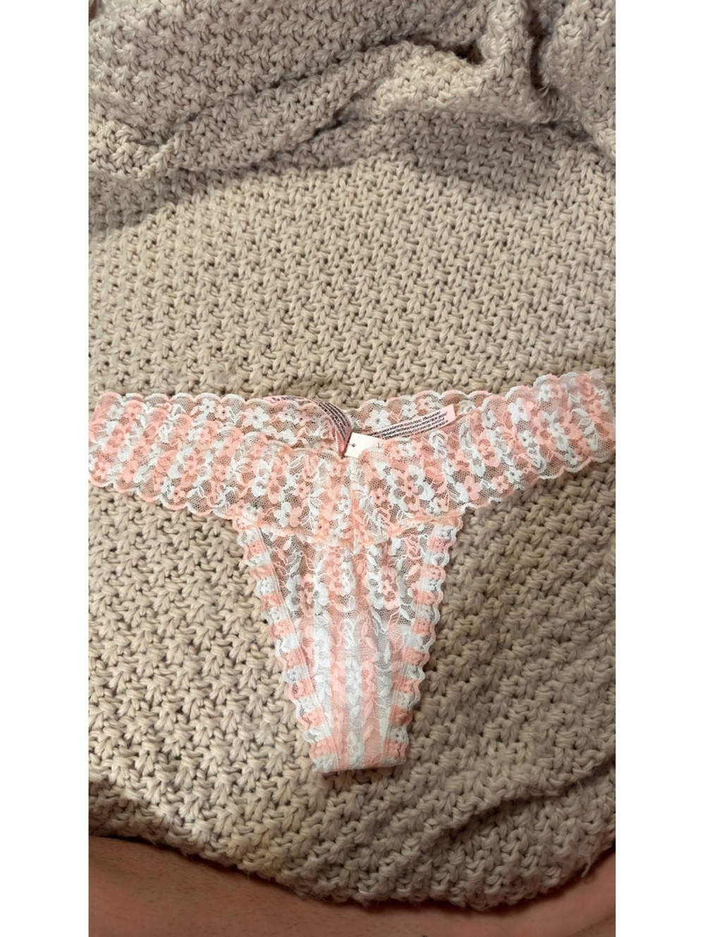 Size M NWT Lace Ultra-Mini Scoop Thong Panty